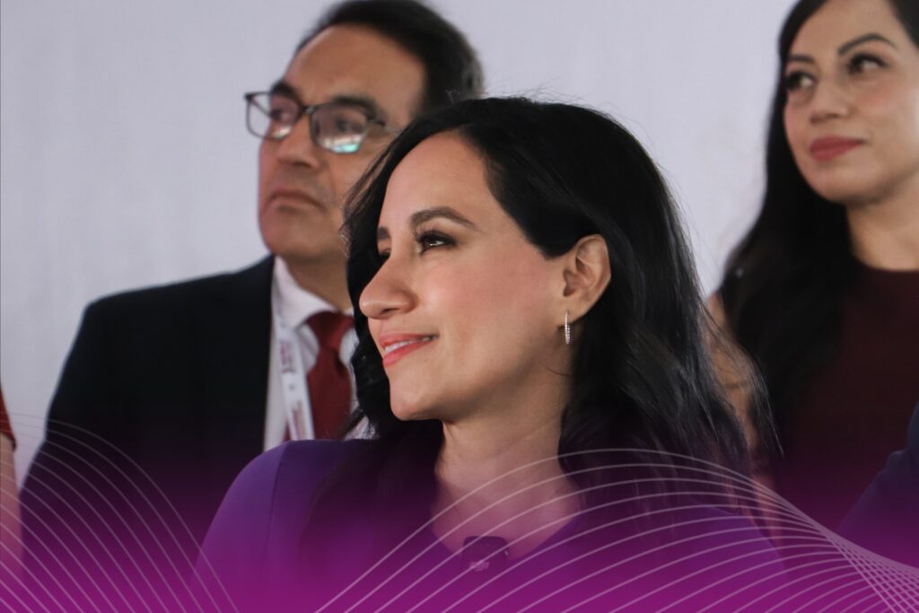 Michelle Núñez rinde Tercer Informe de Resultados 8 Columnas