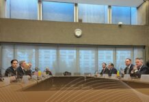 Negociaciones discretas en Abu Dabi buscan avanzar en el plan de paz impulsado por Trump